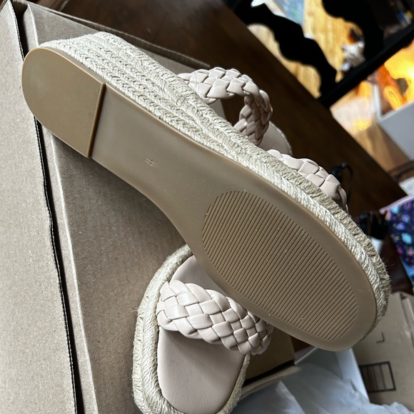 Sandals - Picture 2 of 3